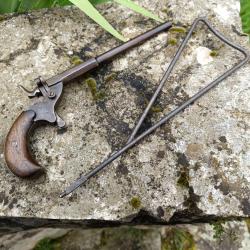 PISTOLET "&agrave; moineaux" 9mm FLOBERT AVEC SA CROSSE