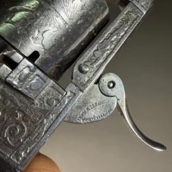Magnifique r&eacute;volver Le Faucheux v&eacute;ritable - Cal. 8 mm - enti&egrave;rement cisel&eacute;