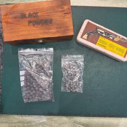 Lot rechargement poudre noir  1� SANS PRIX DE RESERVE