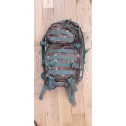 Sac &agrave; dos miltec camouflage en tr&egrave;s bon &eacute;tat