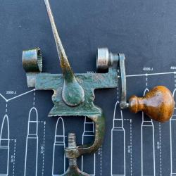 Sertisseur ancien de table pour rechargement calibre 20