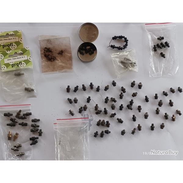 Environ 100 chemin�es pour diff�rents mod�les de revolvers