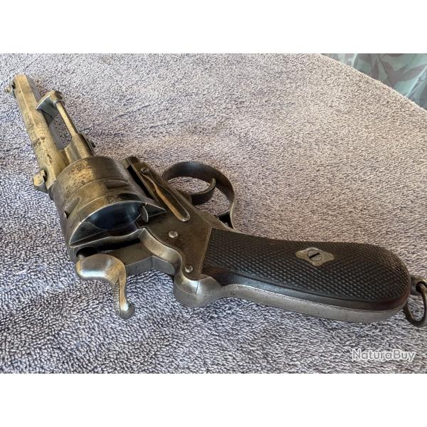 FERDINAND CLAUDIN Revolver � poudre noire ..Percussion centrale Cat�gorie D