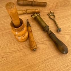 Sertisseur en buis et lissoir ancien