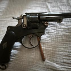 Revolver r&egrave;glementaire MAS 1874
