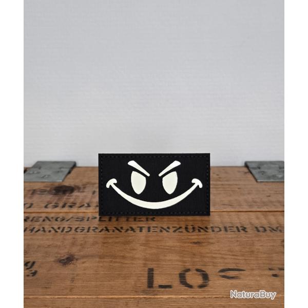 Patch �cusson tissus smiley Noir phosphorescent moral patch