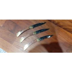 Lot de trois petits couteaux de chasse
