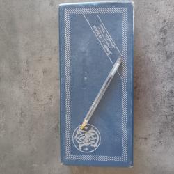 Boite cartonn&eacute;e revolver smith et wesson