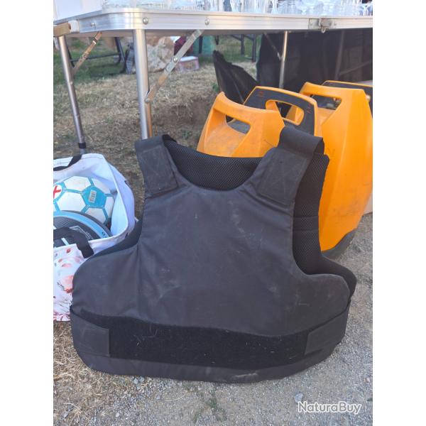 gilet pare balle anti.couteau anti.balle xxxl servit 2 fois en boite de.nuit.comme.neuf