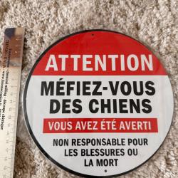 Plaque signal&eacute;tique en m&eacute;tal Attention m&eacute;fiez-vous des chiens.
