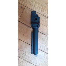 Adaptateur tube crosse pliant pour AK vers AR de marque DLG Tactical, neuf.