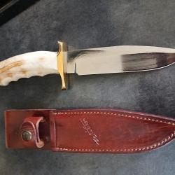 Superbe couteau Wilson , Lame damas , manche en bois de renne garde laiton etui cuir