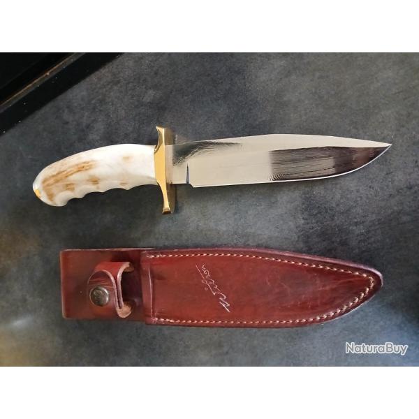 Superbe couteau Wilson , Lame damas , manche en bois de renne garde laiton etui cuir