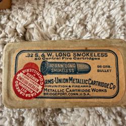 Deux bo&icirc;tes de munitions 32sw Long pour collection.