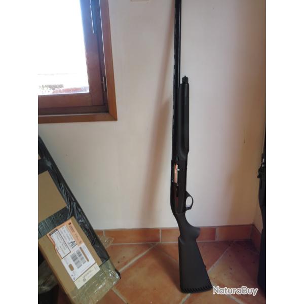 fusil semi-automatique BENELLI Montefeltro synth�tique 12/76