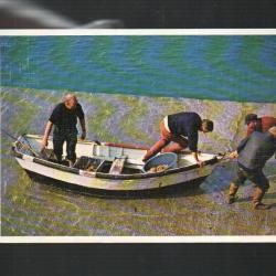 r&eacute;colter le fruit de la mer tirer la barque de concert cpm