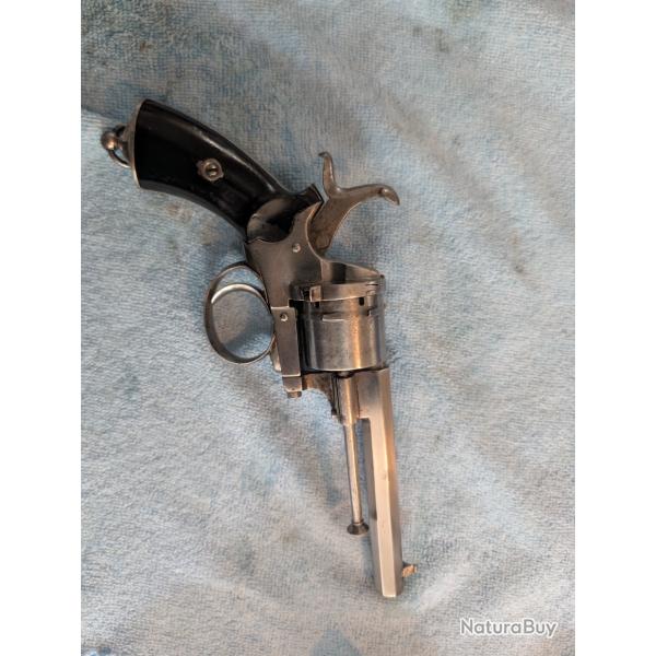 Beau revolver � broches cal 9 mm
