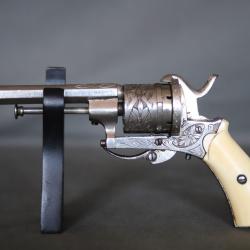Revolver &agrave; broche calibre 7mm - 2nde moiti&eacute; du 19&egrave;me si&egrave;cle