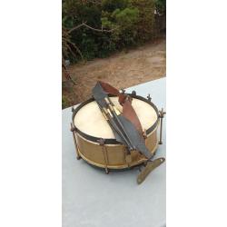 Tambour militaire fanfare ancien XIXeme avec baudrier et baguettes