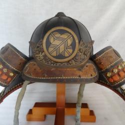 J636 ) lot, tr&eacute;s beau kabuto, = japon, yoroy, armure, cuirasse,  tsuba, maedate