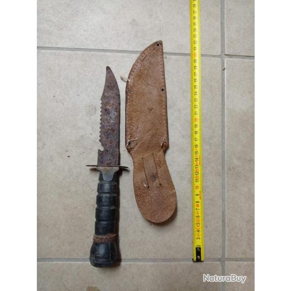 Couteau de combat avec �tui en cuir