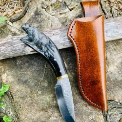 couteau de chasse d'artisan / l'ours noir , corne de buffle /lame acier carbone 1095 brute de forge