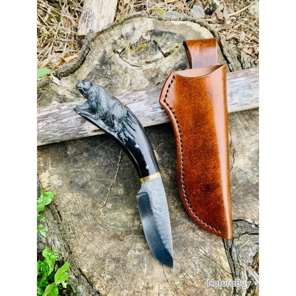 couteau de chasse d'artisan / l'ours noir , corne de buffle /lame acier carbone 1095 brute de forge