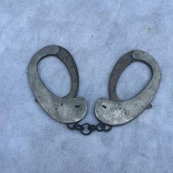 Anciennes menottes POLICE NATIONALE obsol&egrave;te
