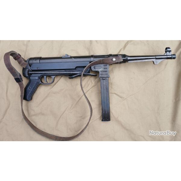 R�plique d�corative  de la mitraillette allemande MP40 R�plique d�corative pas de marquage.......
