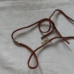 1  lacet cuir pour &eacute;tui de colt ou couteau US M3   1m   ( 3 )