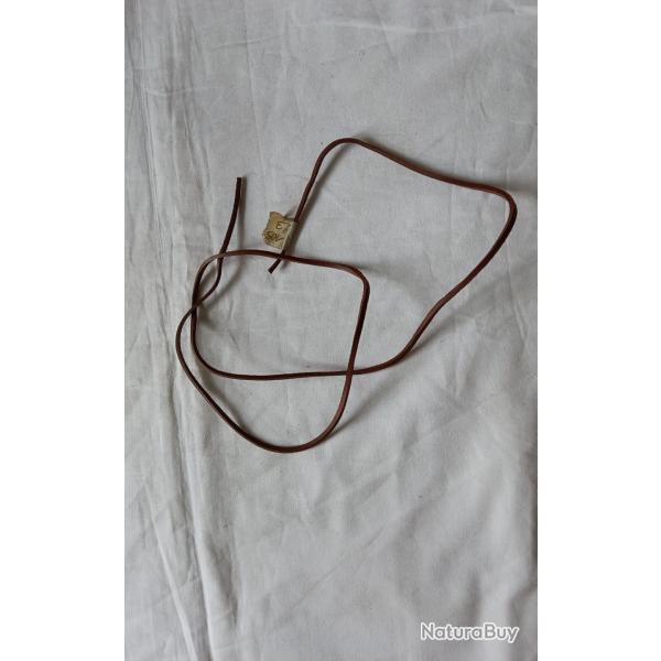1  lacet cuir pour �tui de colt ou couteau US M3   1,05m   ( 23 )