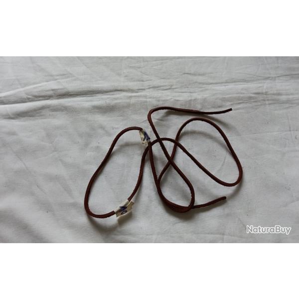 1  lacet cuir pour �tui de colt ou couteau US M3   1,10m   ( 1 )