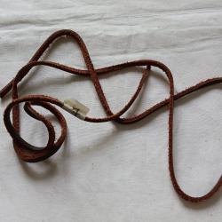 1  lacet cuir pour &eacute;tui de colt ou couteau US M3   1m   ( 17)