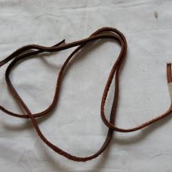 1  lacet cuir pour &eacute;tui de colt ou couteau US M3   1m   ( 9 )