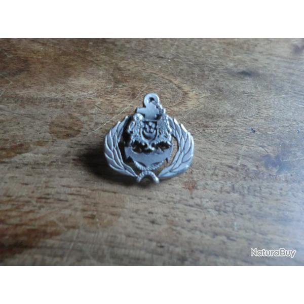 pins singapour navy