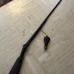 Fusil silex fn 18e ou debut 19e collection avec poire a poudre