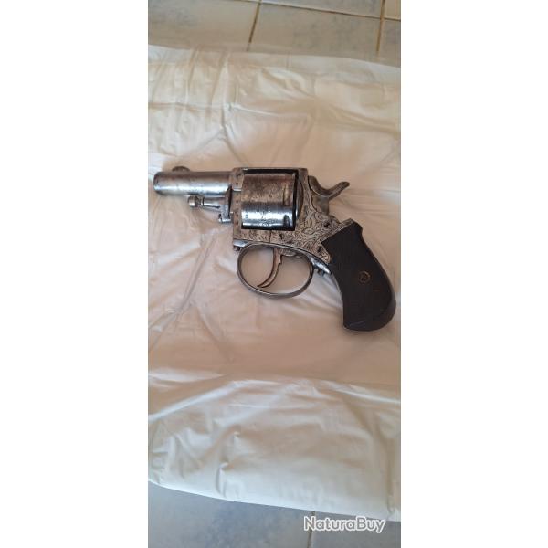 Revolver 6 coups British bulldod