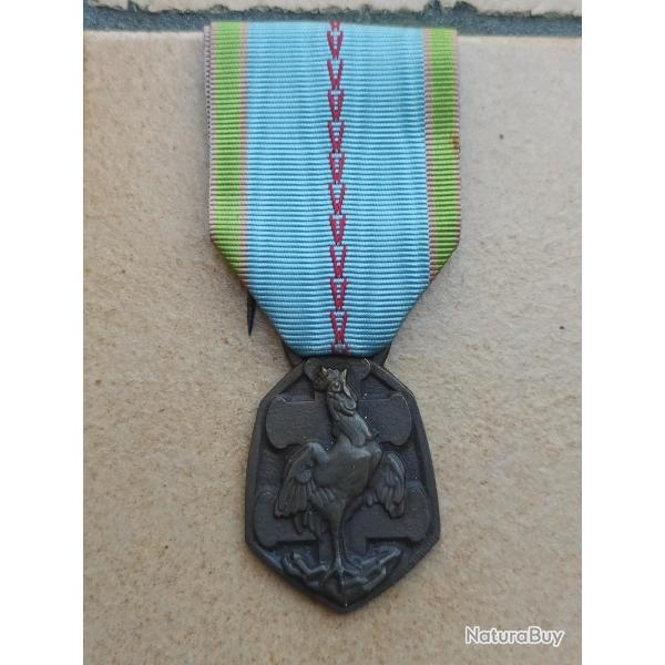 MEDAILLE REPUBLIQUE FRANCAISE GUERRE 1939-1945  CROIX DE LORRAINE  COQ