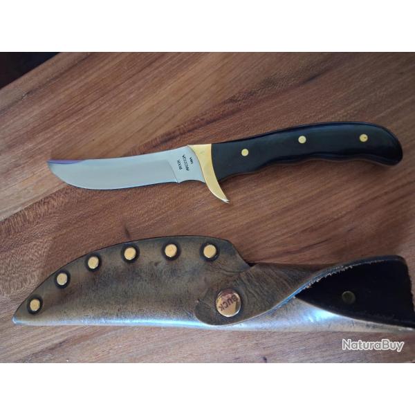 Buck Akonua , �tui  cuir