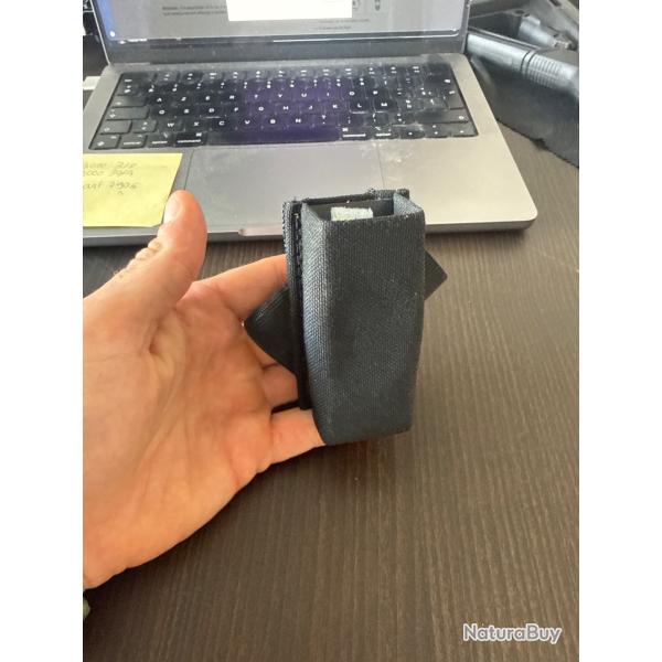 Porte Chargeur Inclin� 40� Simple Droitier KYWI - Version SIG et autres - Noir