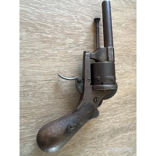 R�volver a broches Belge LEFAUCHEUX num�rot� en calibre 7 mm           4