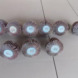 Lot de neuf brosses abrasives pour perceuse