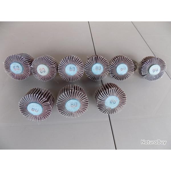 Lot de neuf brosses abrasives pour perceuse