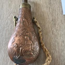 Poire a poudre et bec verseur