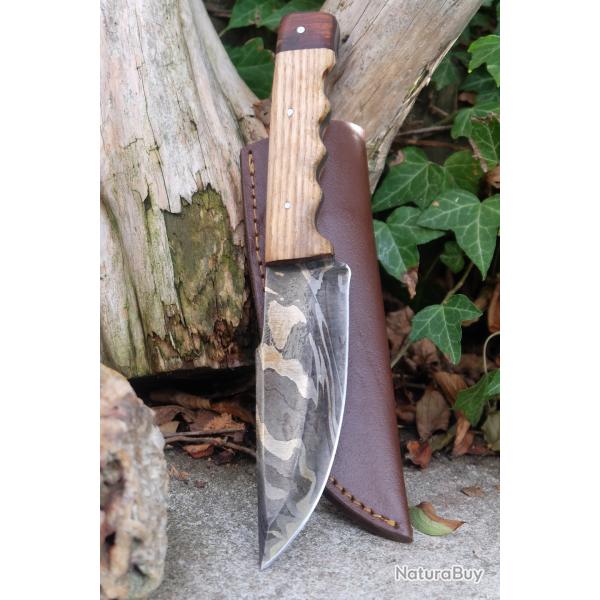 Couteau Bushcraft Lame Lamin�e 3 Couches Acier Carbone 1075 Manche Bois Etui Cuir Fabric Artisanale