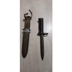 ba&iuml;onnette am&eacute;ricaine mod&egrave;le M6 accompagn&eacute;e de son fourreau mod&egrave;le M8A1