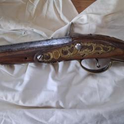 Pistolet ancien &agrave; silex richement d&eacute;cor&eacute; - 39 cm - XVIIIe si&egrave;cle ?