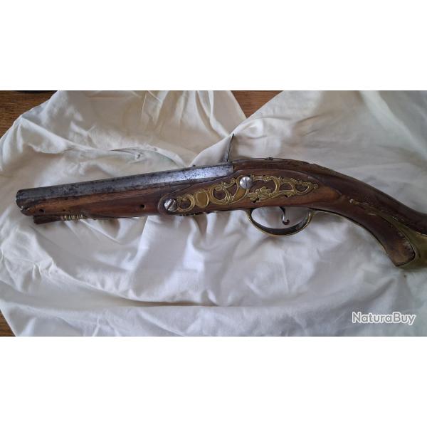 Pistolet ancien � silex richement d�cor� - 39 cm - XVIIIe si�cle ?