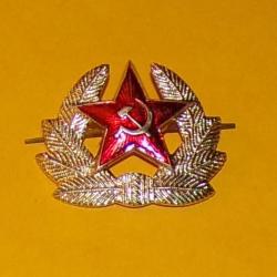 INSIGNE DE CASQUETTE EN METAL OU CHAPKA DE L'ARMEE RUSSE,&nbsp; DANS L'ETAT NEUF VOIR PHOTOS . POUR TOUT