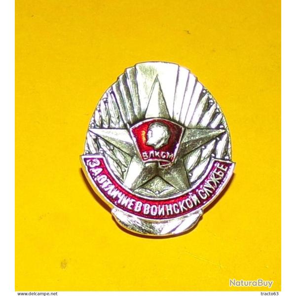 INSIGNE DE CASQUETTE EN METAL DE L'ARMEE RUSSE,� DANS L'ETAT NEUF VOIR PHOTOS . POUR TOUT RENSEIGNEM